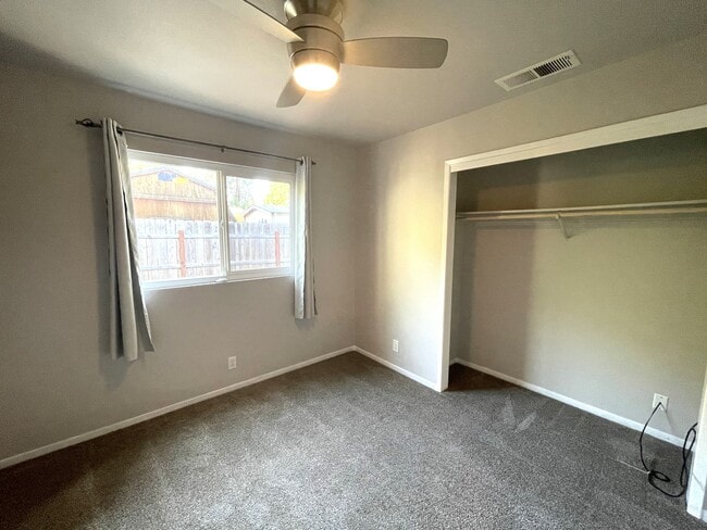 Building Photo - 1413 Spruce Ave