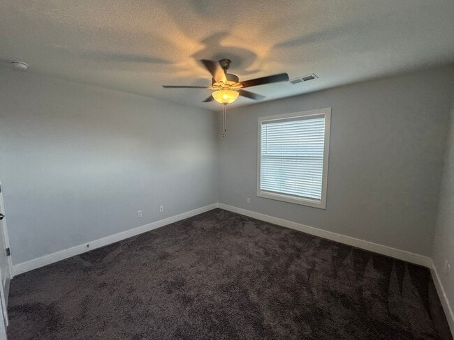 Building Photo - Luxury 5BR 4 BA Home w/ Pool and Clubhouse Access in GREAT location!