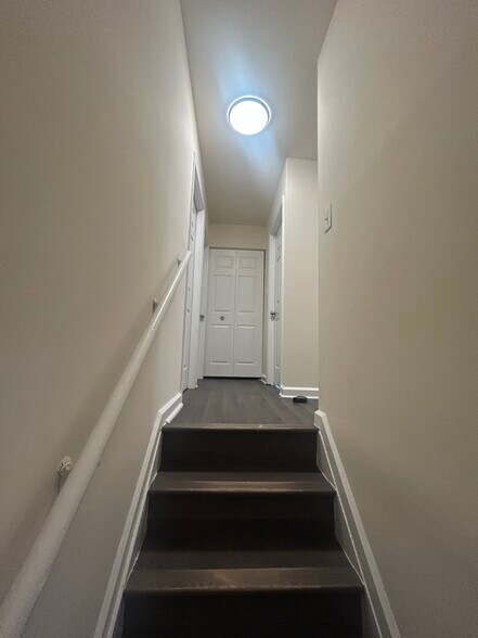 Building Photo - 307 Bentwood Dr