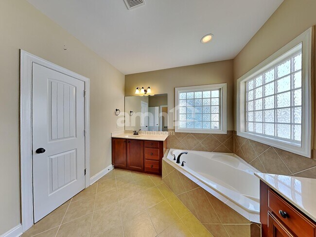 Building Photo - 518 Dawley Dr