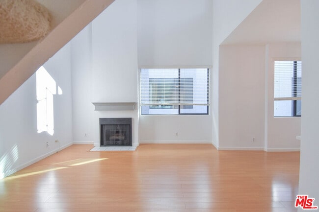 Building Photo - 1727-1727 Glendon Ave