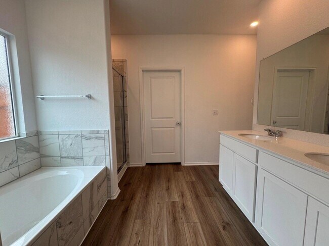 Building Photo - 208 Otter Rd