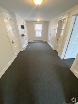 Building Photo - 3 Quarry Ln