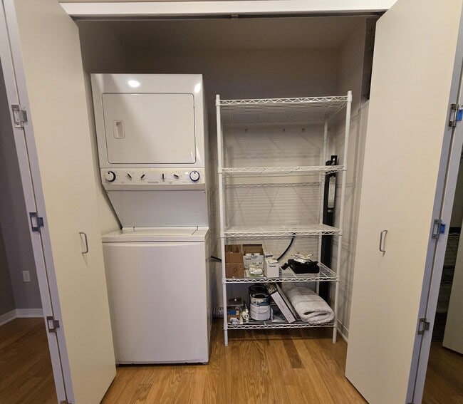 Building Photo - 106 W Seeboth St