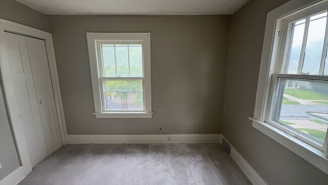 Building Photo - 2040 Wyndhurst Rd