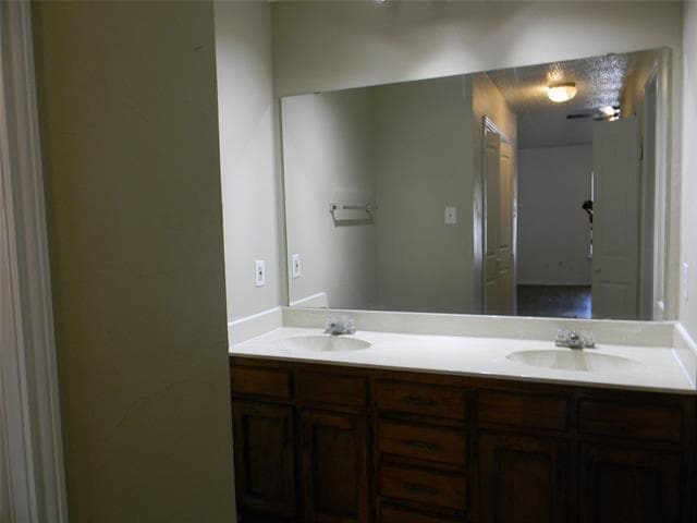 Building Photo - 809 Windcrest Dr