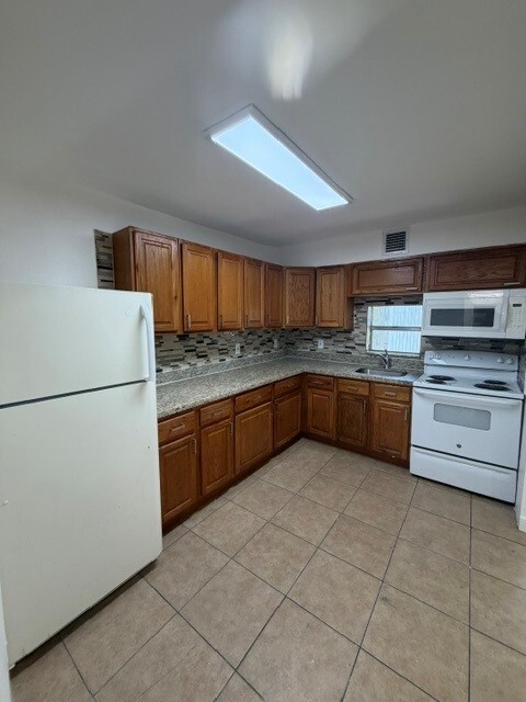 Building Photo - 430 Roseland Dr