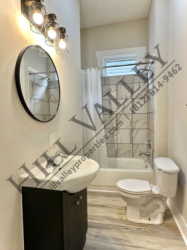 Building Photo - Two Bedroom Home