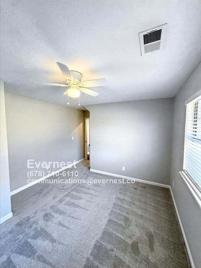 Building Photo - 4060 Day Trail S