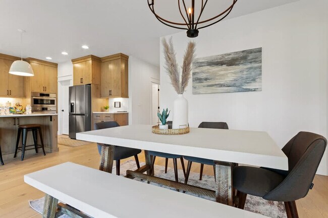 Building Photo - 1213 W Capstone Dr