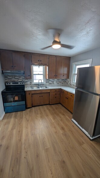 Building Photo - 1545 7th St