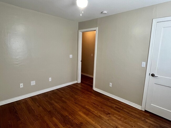 Building Photo - Charming 3 Bed 1.5 Bath!