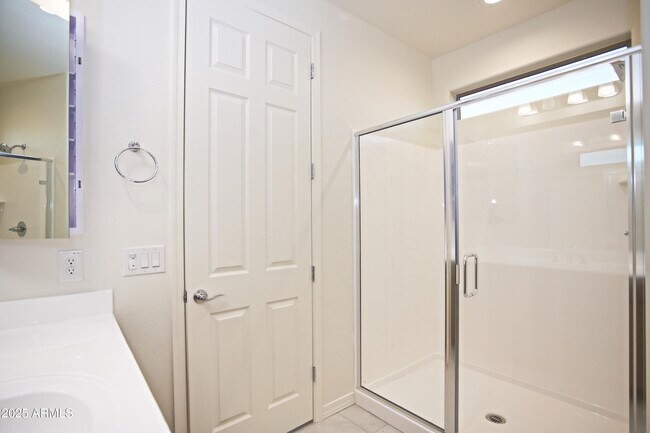 Building Photo - 976 W Finch Dr