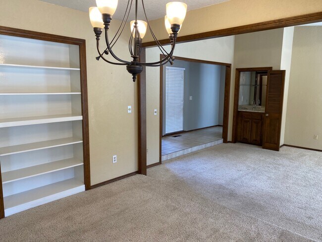 Building Photo - 2504 Tredington Way