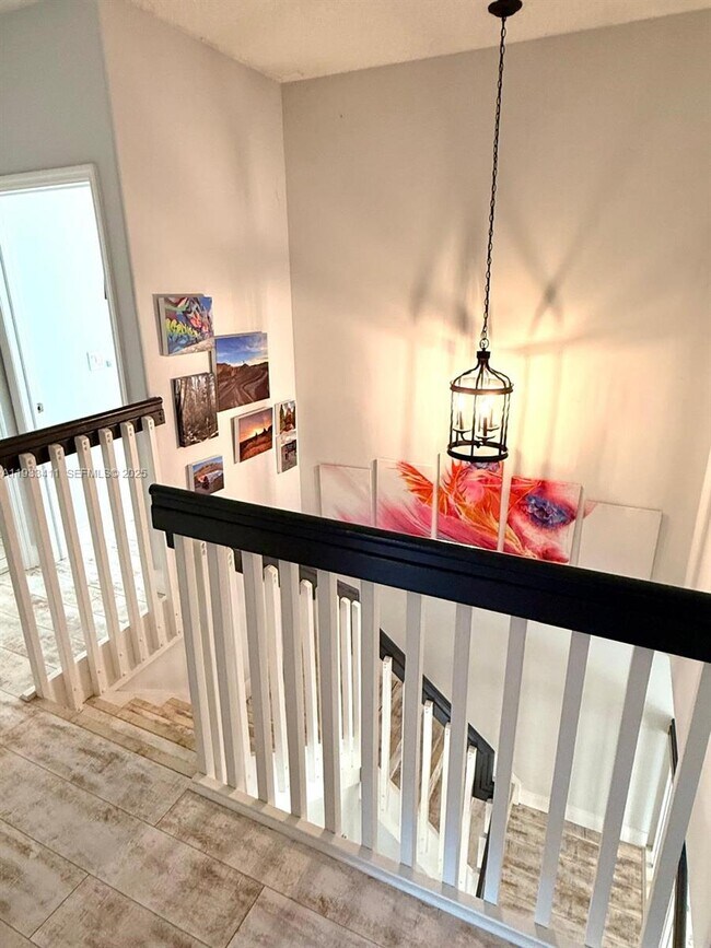 Building Photo - 3729 SW 51st St