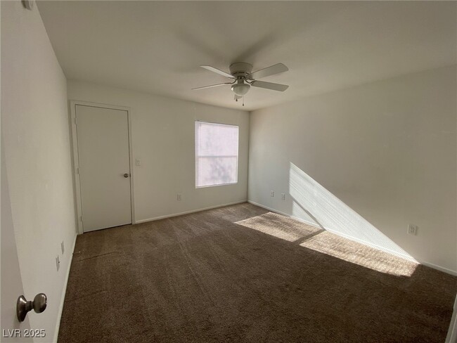 Building Photo - 555 E Silverado Ranch Blvd