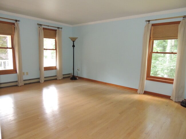 Building Photo - 12 Cardinal Ln
