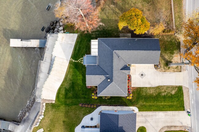 Building Photo - 32414 Lake Rd