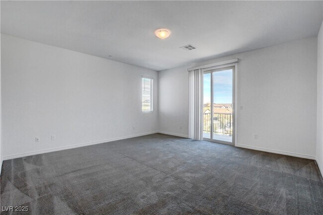 Building Photo - 882 Sycamore Falls St