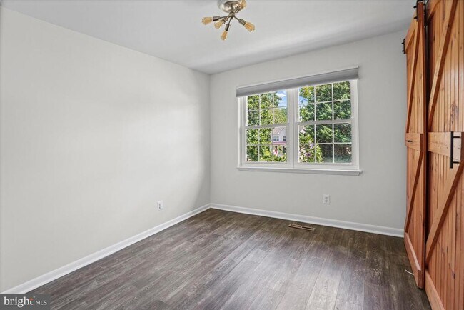 Building Photo - 10202 Daventry Dr
