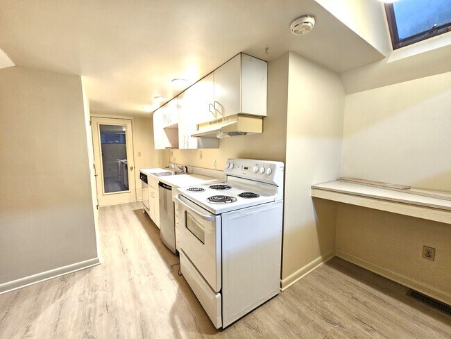 Building Photo - 7533 Carmen Ct