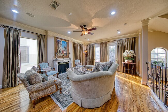 Building Photo - 6310 Hamman St