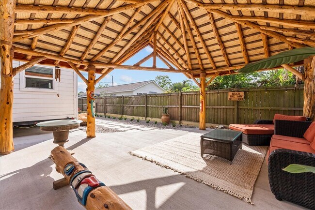 Building Photo - 4734 Oleander St