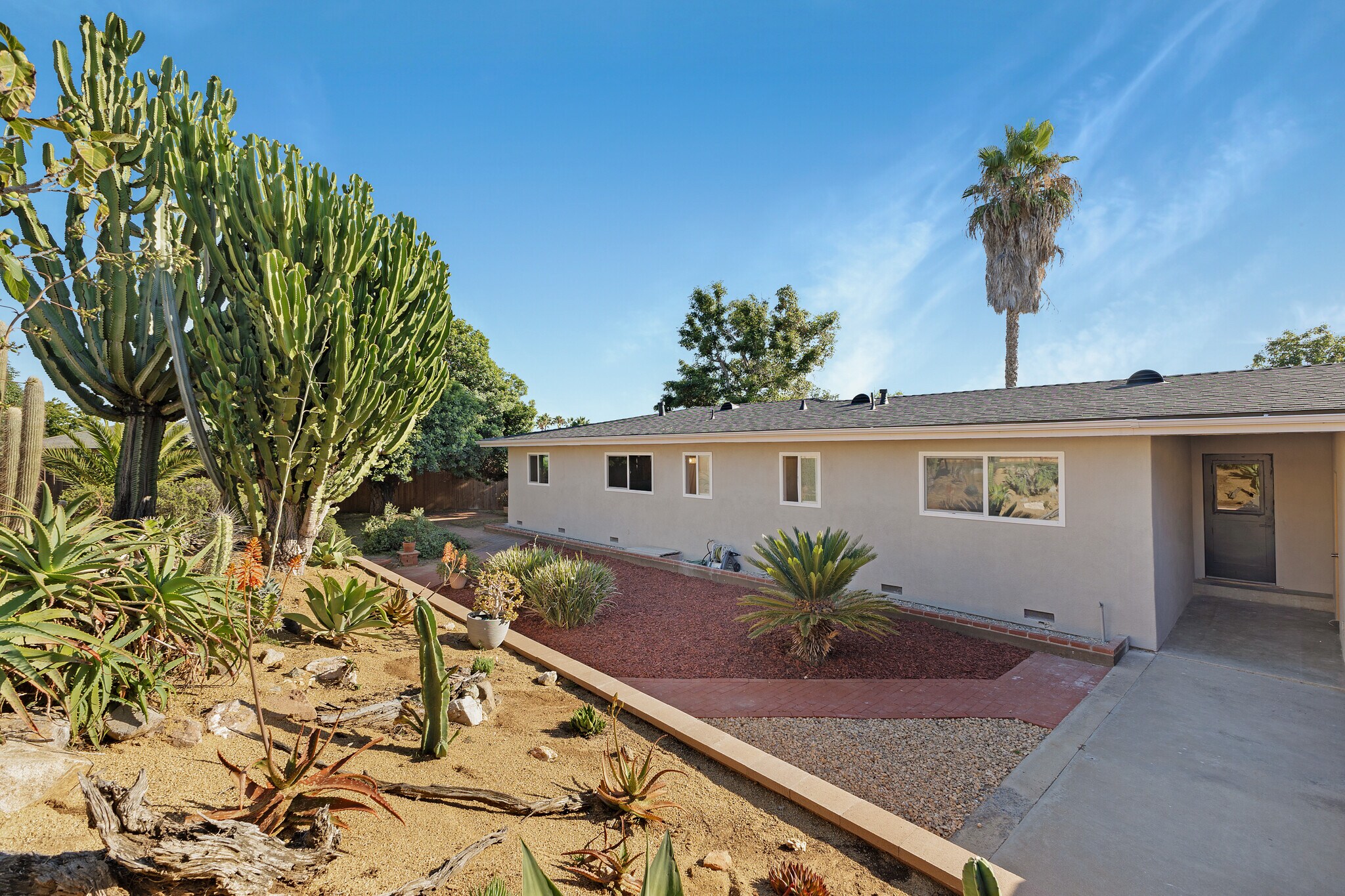 Building Photo - 205 Plymouth Dr