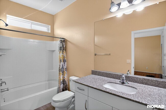 Building Photo - 841 E Park Modern Dr