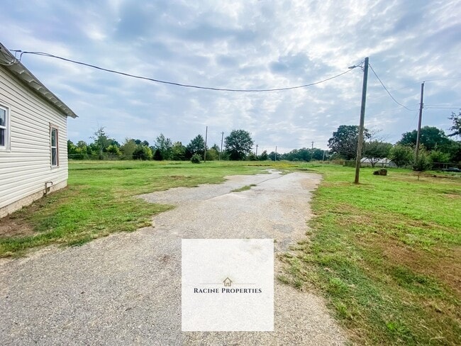 Building Photo - Newly Renovated Home in Laurens, SC