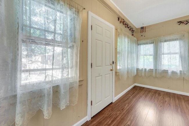 Building Photo - 31 Chestnut St