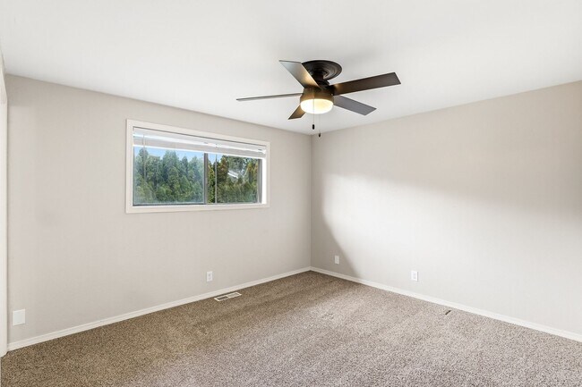 Building Photo - Spacious 4-Bedroom Chemawa Park Home with Fireplace, Bonus Room & Large Yard