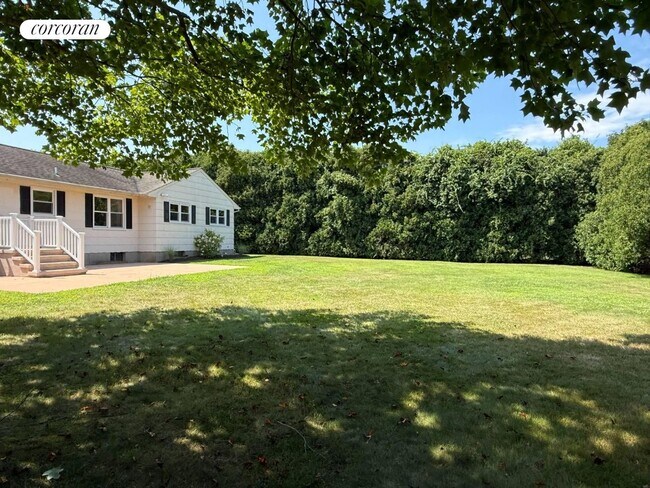 Building Photo - 3220 Delmar Dr