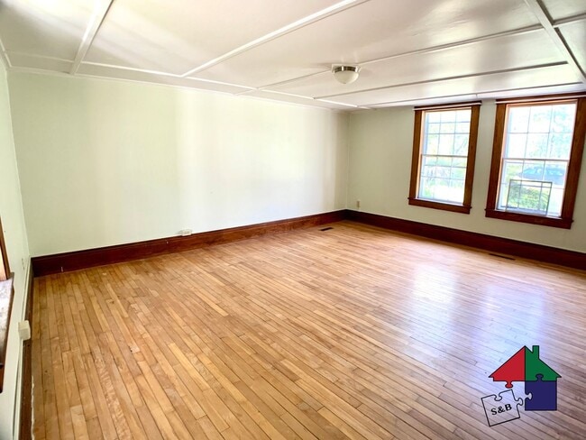 Building Photo - 102 Northfield St