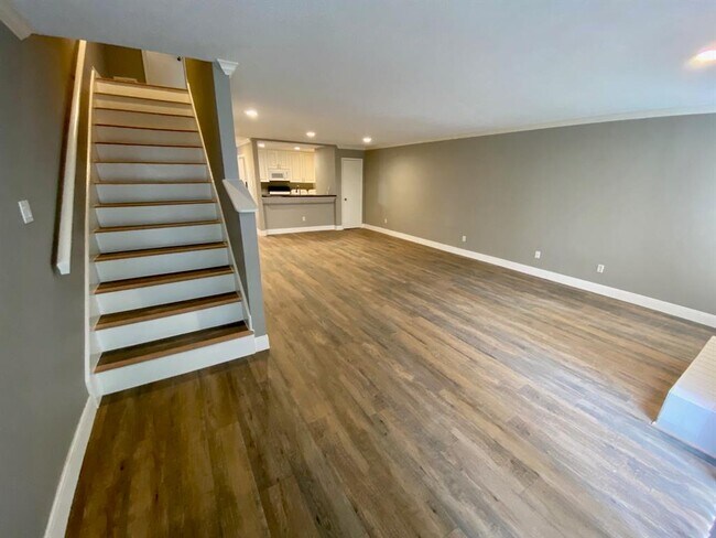 Building Photo - 74 April Hill