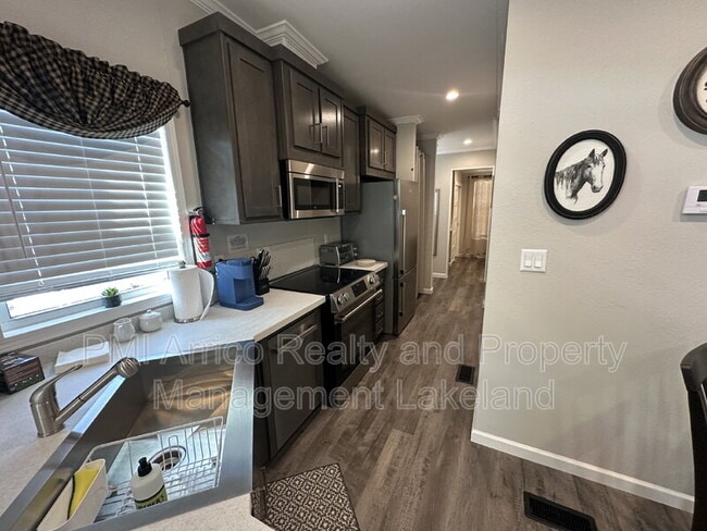 Building Photo - 112 E Appaloosa Trail