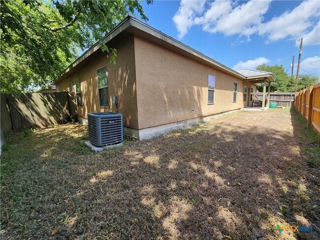 Building Photo - 228 Anne Louise Dr