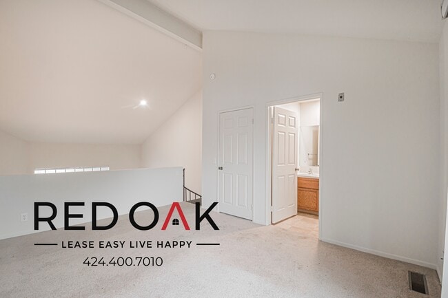 Building Photo - 4651 Cahuenga Blvd