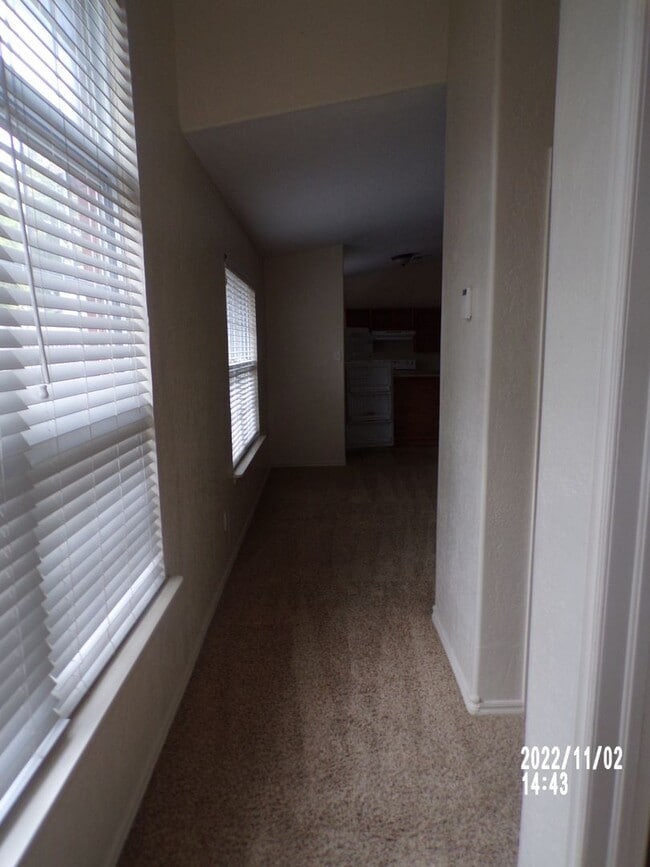 Building Photo - Great Duplex!