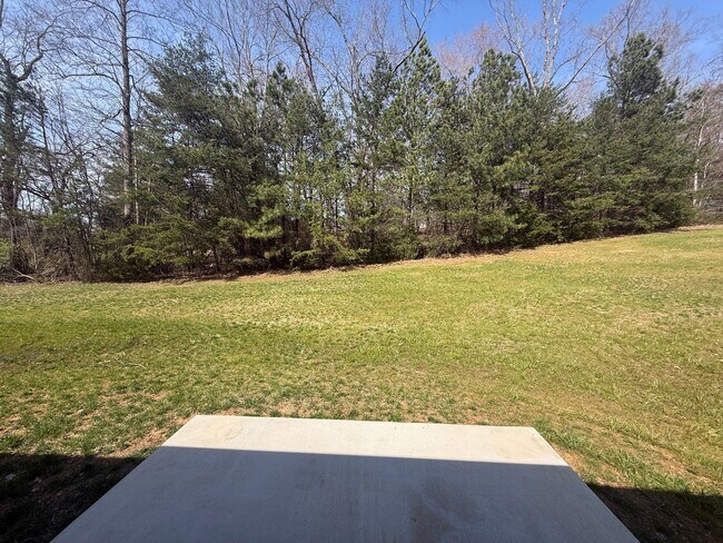 Building Photo - 3-Bedroom Home Steps from Resort-Style Pool with Jack-and-Jill Bath