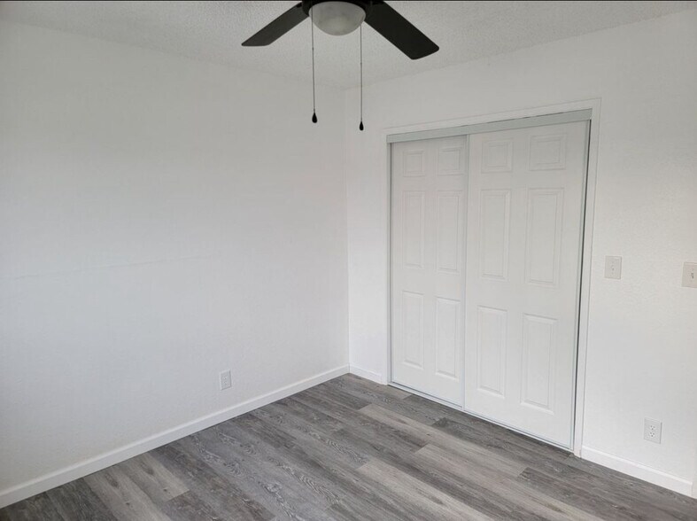 Building Photo - 2140 Riviera Blvd