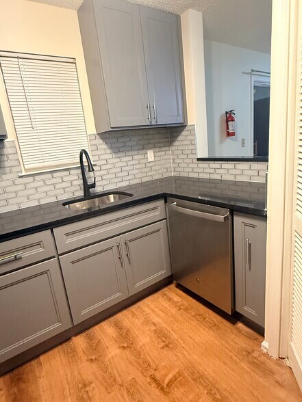 Building Photo - 42 Tanglewood Ct