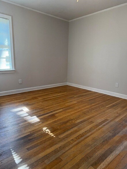 Building Photo - 4973 Greenway Rd