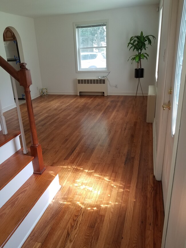 Building Photo - 68 Blatchley Ave