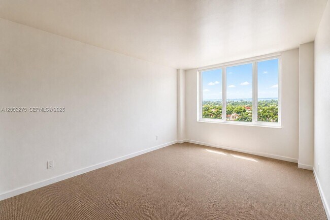 Building Photo - 5600 Collins Ave