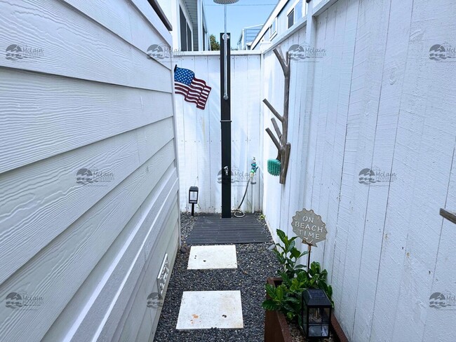 Building Photo - Steps to the sand in Encinitas, your two b...