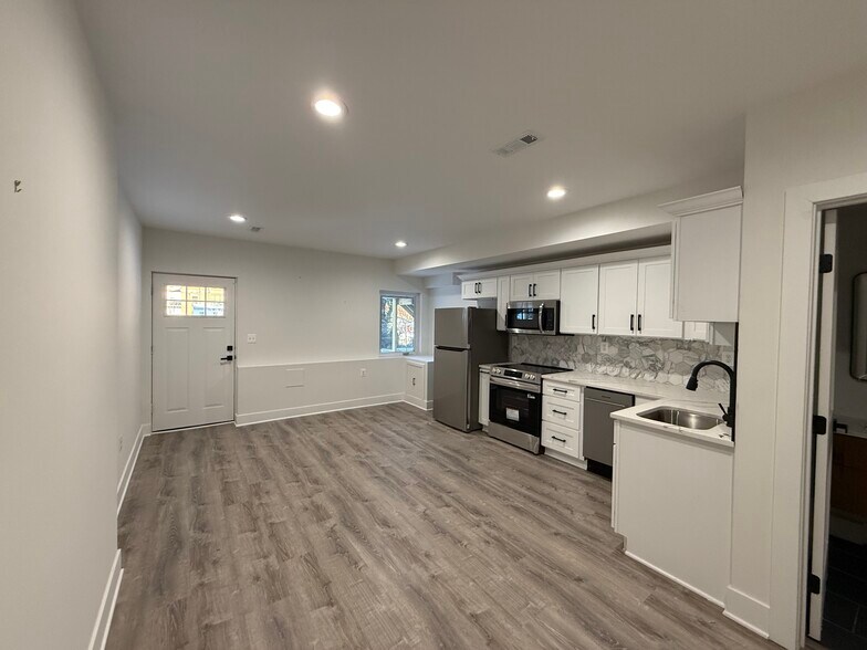 Building Photo - 3923 Roland Ave