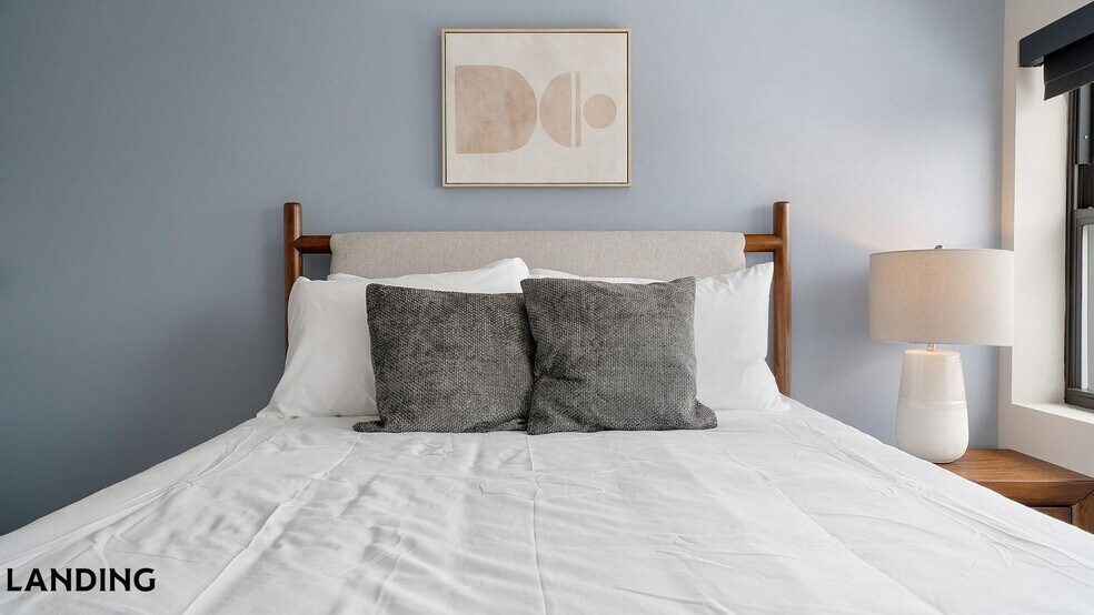 Building Photo - 1922 W Ogden Ave