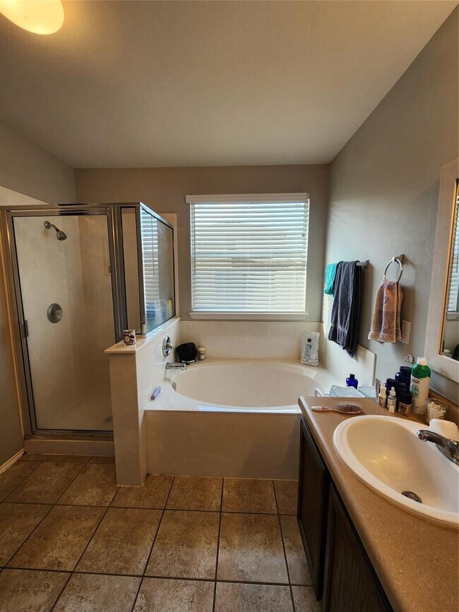 Building Photo - 1034 W South St