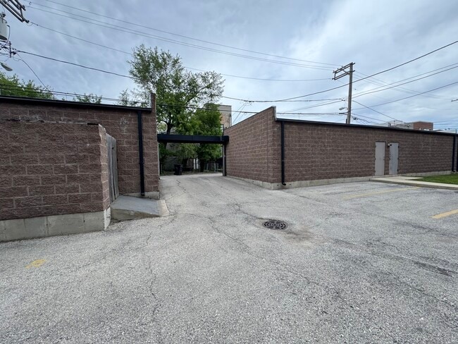 Building Photo - 2240 W Madison St